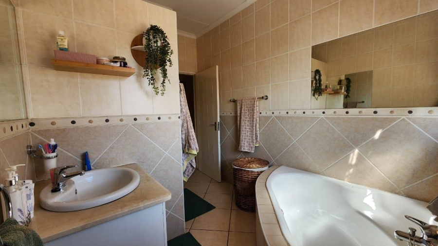 4 Bedroom Property for Sale in Rustenburg North West